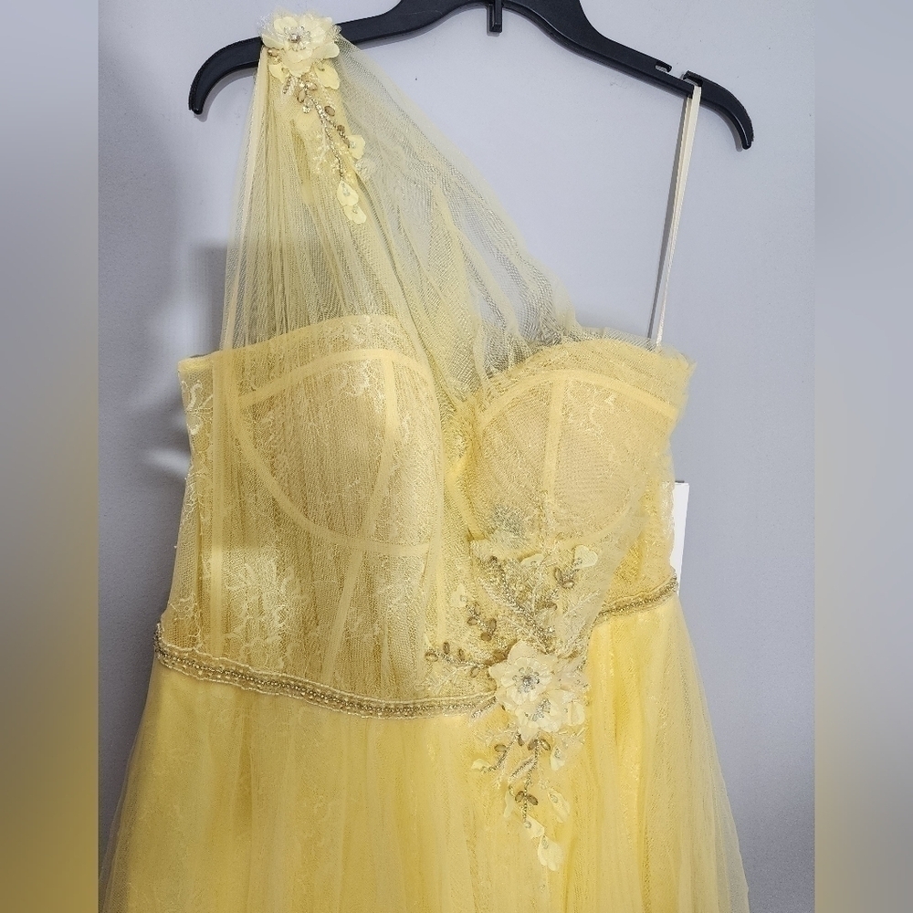 Mac Duggal NWT Lemon EMBELLISHED TULLE ONE SHOULDER HIGH LOW GOWN size 18 - Picture 15 of 16
